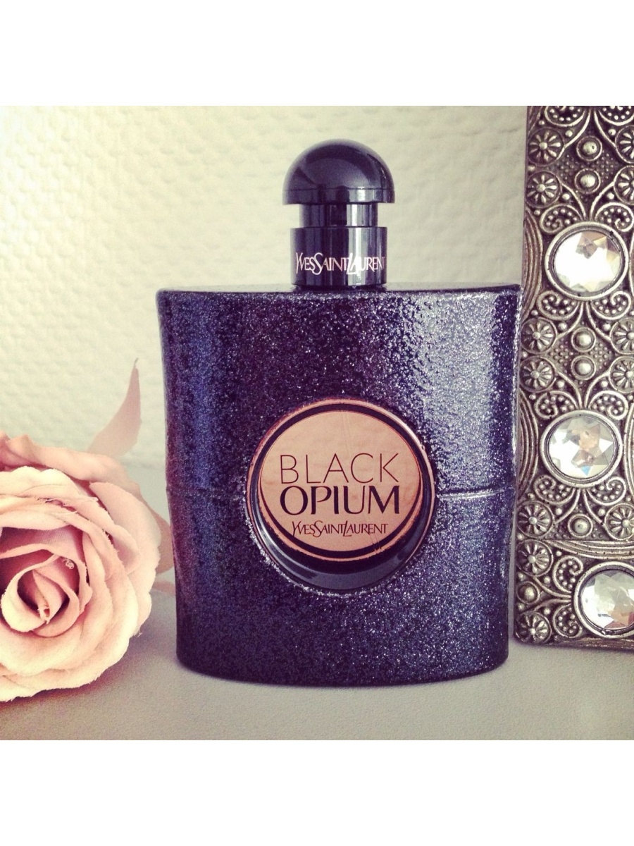 Блэк опиум духи. Духи YSL Black Opium. Сен Лоран Блэк опиум. Black Opium Yves Saint Laurent для женщин. YSL Black Opium духи фиолетовые.